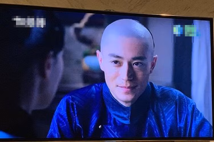 Mặc tin đồn bị Hoắc Kiến Hoa lạnh nhạt, Lâm Tâm Như luôn âm thầm ủng hộ chồng như mua vé xem phim điện ảnh của ông xã hay khéo PR cho bộ phim truyền hình của chồng.