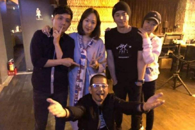 Gần đây, Lâm Tâm Như cùng Hoắc Kiến Hoa gặp gỡ bạn bè thân thiết. Ảnh: QQ