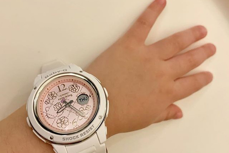 Cách đây ít ngày, Lâm Tâm Như bất ngờ khoe hình ảnh bàn tay của một em bé. Fan đoán già đoán non đó là bàn tay của con gái Lâm Tâm Như.