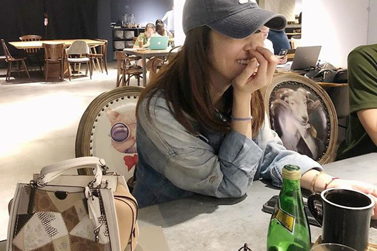 Rất khó đoán Lâm Tâm Như có phải đang mang thai hay không khi trên trang cá nhân, cô chia sẻ hình ảnh giấu vòng 2.