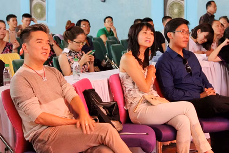 Ở tuổi 58, bà xã của danh ca Tuấn Ngọc được khen ngợi về vẻ trẻ đẹp. Ảnh: Dân Việt