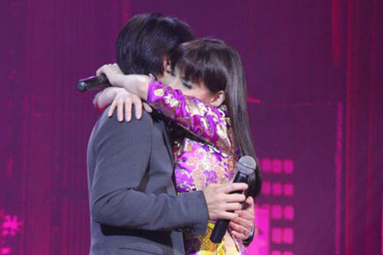 Ngoài đời, Mạnh Quỳnh và Phi Nhung còn thân thiết nhưng vẫn thường xuyên cãi cọ. Ảnh: Khám phá