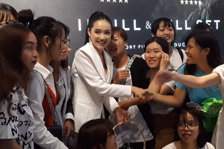 Nữ diễn viên tâm sự cô là người ít chia sẻ chuyện đời tư, khi có chuyện gì chắc chắn rồi cô mới dám công bố với mọi người. Ảnh: Người lao động