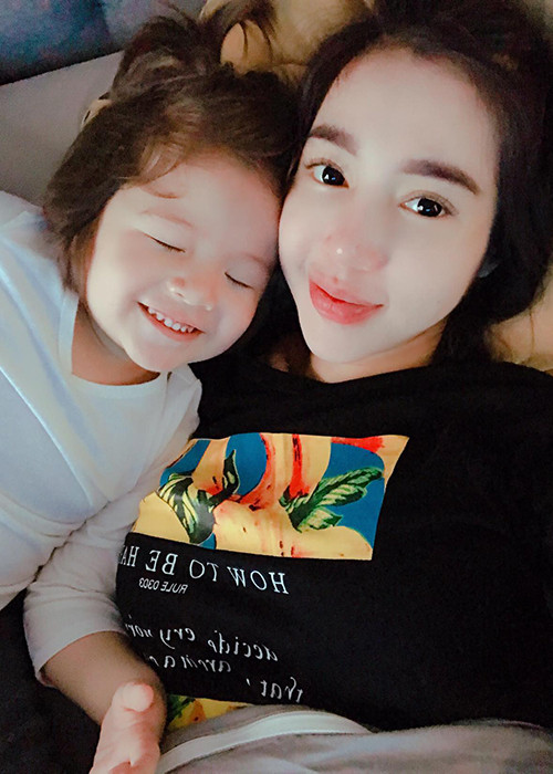 2 nhóc tì nhà Elly Trần đều mang dòng máu lai Tây.