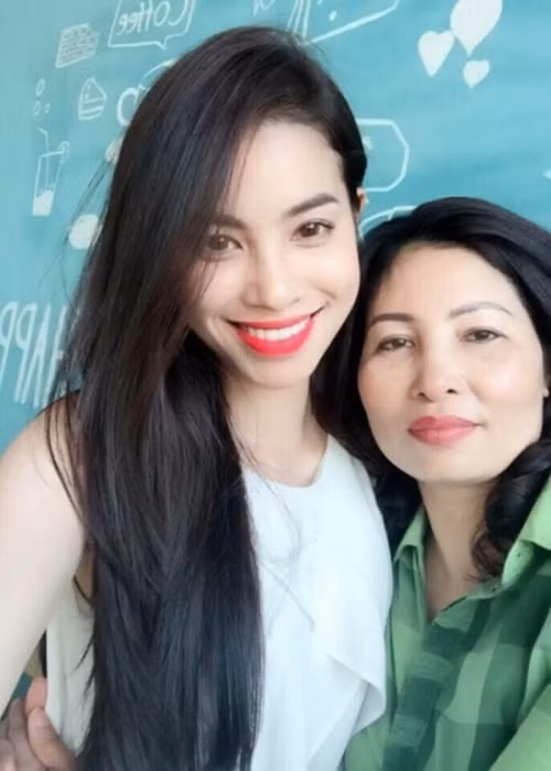 Sau khi đăng quang, Phạm Hương luôn bận rộn với công việc nên cô muốn có thời gian dành cho mẹ nhiều hơn.