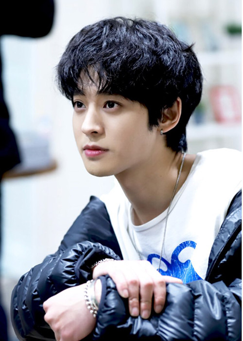 Jung Joon Young hiện nhận chỉ trích nặng nề từ phía công chúng trong nước sau khi bị phơi bày cuộc sống trụy lạc.