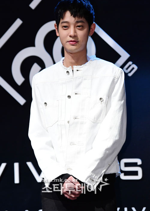 Trong ồn ào với bạn gái cũ, Jung Joon Young được phía công tố điều tra xác nhận trắng án. Sau đó, nam ca sĩ đã mở họp báo xin lỗi và quay trở lại showbiz.