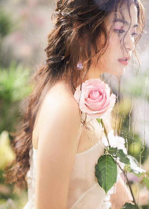 Tình cũ tin đồn của Vĩnh Thụy đẹp không tỳ vết trong các bộ ảnh thời trang.