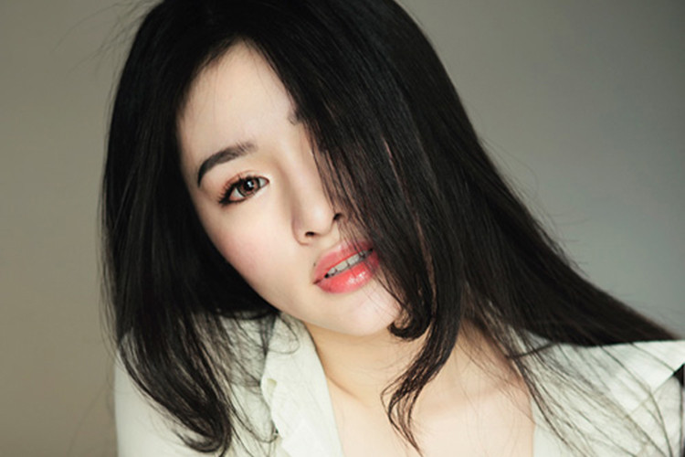 Kim Ngân trở nên kín tiếng sau khi mối tình với Vĩnh Thụy được tiết lộ. Ảnh: Dân Việt