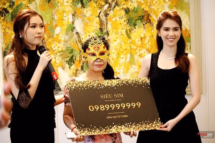 Tờ này đặt tiêu đề: ""Diễn viên xinh đẹp đấu giá SIM 18,6 tỷ đồng làm từ thiện". Ảnh: Saostar