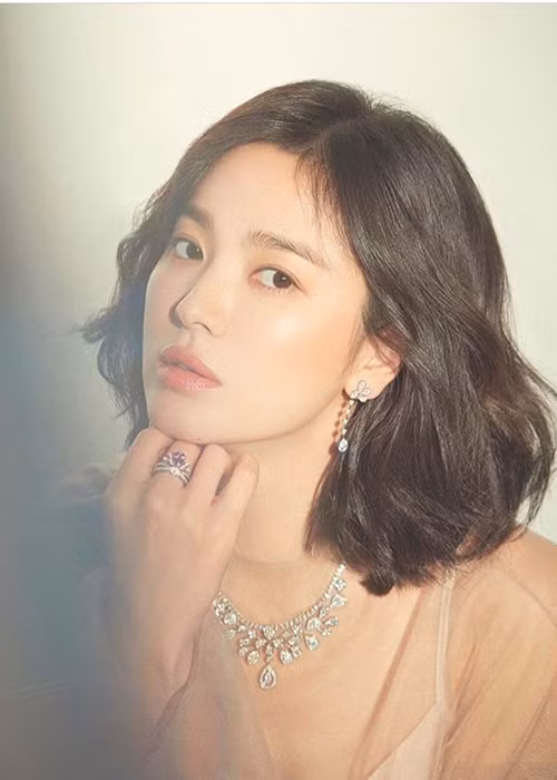 Trong cuộc phỏng vấn của Elle mới đây, Song Hye Kyo tiết lộ cô rất giỏi tạo thú vui cho bản thân.