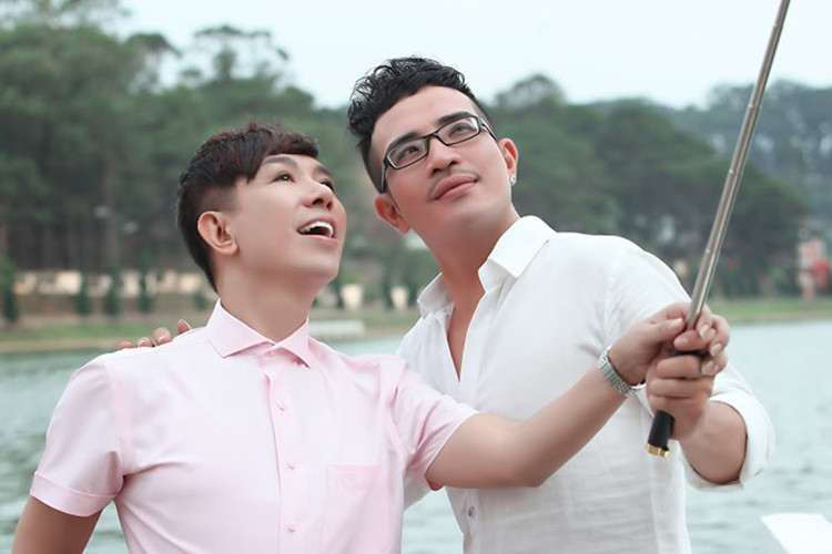 Vương Bảo Tuấn cũng vướng tin đồn tình cảm với Long Nhật vì cả hai nhiều lần kết hợp trong các sản phẩm âm nhạc và thân thiết ngoài đời. Ảnh: An ninh thủ đô