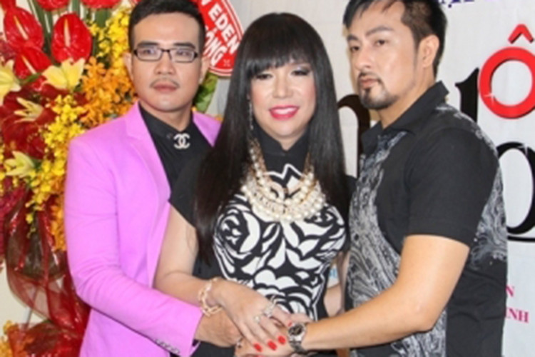 Than the it biet cua hai nguoi dan ong bi don yeu Long Nhat