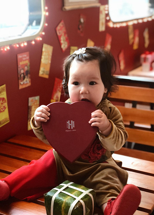 Trên trang cá nhân, Hà Anh thường xuyên khoe hình ảnh con gái nhỏ của mình.