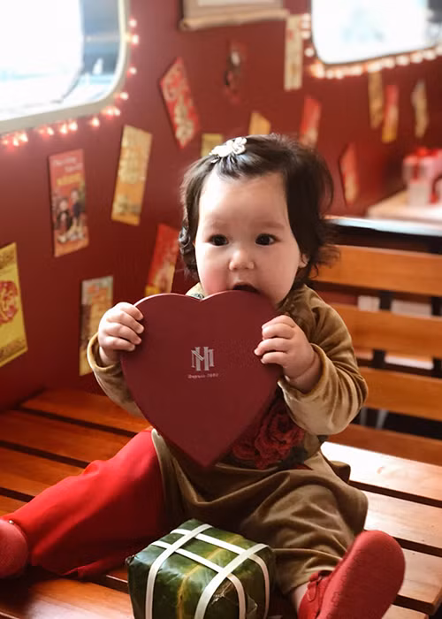 Trên trang cá nhân, Hà Anh thường xuyên khoe hình ảnh con gái nhỏ của mình.