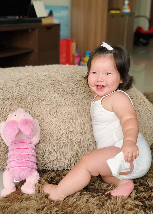 Còn theo ông xã Hà Anh, bé Myla vừa giống bố vừa giống mẹ.