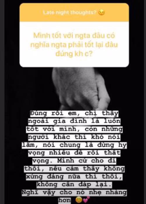 Hot girl sinh năm 1992 còn đồng tình với quan điểm của một người hâm mộ: "Mình tốt với người ta đâu có nghĩa người ta phải tốt lại".