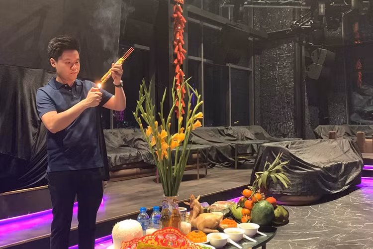 Chàng thiếu gia gốc Hà thành vẫn bận rộn với công việc kinh doanh.