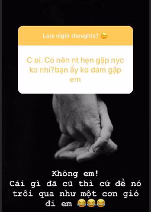 Sau nghi vấn chia tay Phan Thành, Xuân Thảo vẫn đều đặn cập nhật ảnh đời thường, những dòng tâm sự khá tâm trạng và thỏa mái trả lời câu hỏi của fan. Mới nhất, khi được một người hâm mộ có nên gặp lại người yêu cũ hay không, Xuân Thảo trả lời dứt khoát không nên làm điều này.