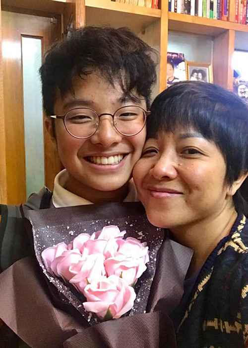 MC Thảo Vân khoe bó hoa con trai tặng trong ngày 8/3.