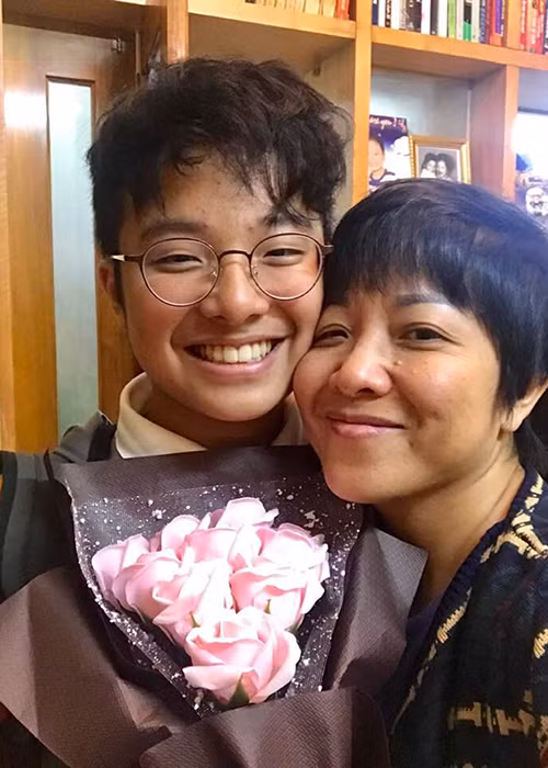 MC Thảo Vân khoe bó hoa con trai tặng trong ngày 8/3.