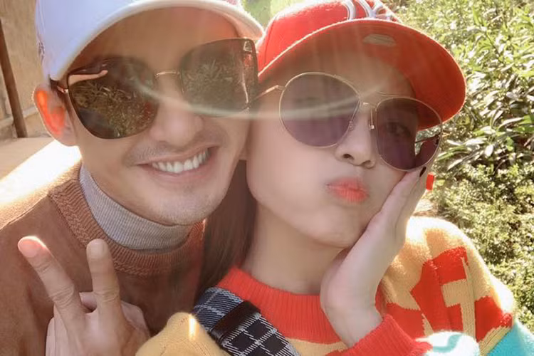 Lương Thế Thành dành tặng Thúy Diễm chuyến nghỉ dưỡng ở Singapore mừng Ngày Quốc tế Phụ nữ 8/3.