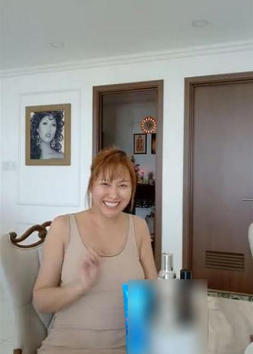 Nữ hoàng dao kéo để lộ ba vòng mất cân đối trong chiếc váy bó sát. Ảnh: Đời sống Việt Nam