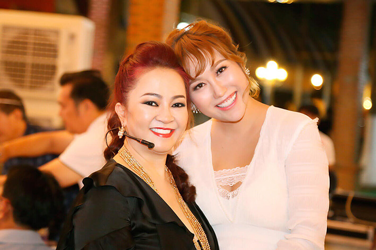 Ngoài thân hình phát tướng, gương mặt của Phi Thanh Vân cũng đầy đặn thấy rõ. Ảnh: FBNV