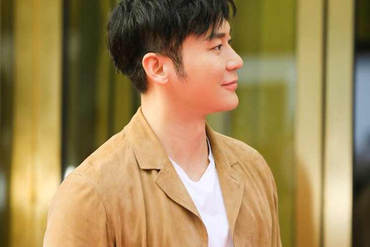 Lý Thần và Phạm Thừa Thừa đã thay Phạm Băng Băng cắt băng khánh thành. Ảnh: Appledaily