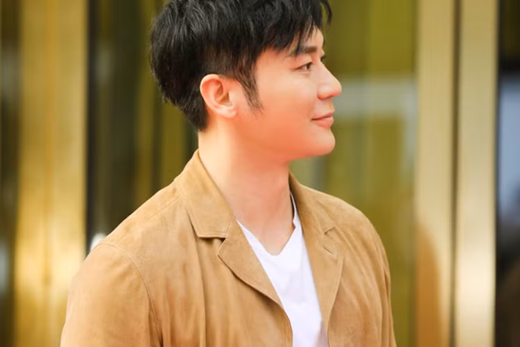 Lý Thần và Phạm Thừa Thừa đã thay Phạm Băng Băng cắt băng khánh thành. Ảnh: Appledaily