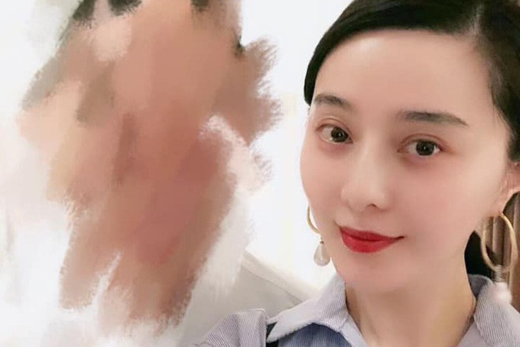 Trong những hình ảnh sau scandal trốn thuế, Phạm Băng Băng thường lộ rõ vẻ mệt mỏi. Ảnh: QQ