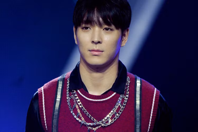 Choi Jong Hoon cũng tuyên bố giải nghệ giữa tâm bão. Ảnh: Dispatch