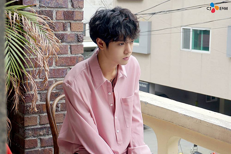 Nam thần tượng Jung Joon Young sở hữu gương mặt thư sinh. Đằng sau vỏ bọc hào nhoáng của anh là lối sống trụy lạc.