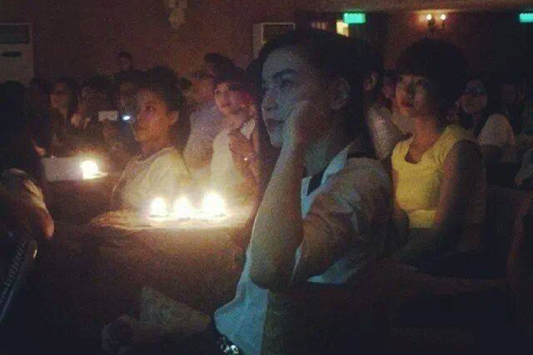 Nữ ca sĩ cũng luôn thân thiện, gần gũi với người hâm mộ. Ảnh: Vietnamnet