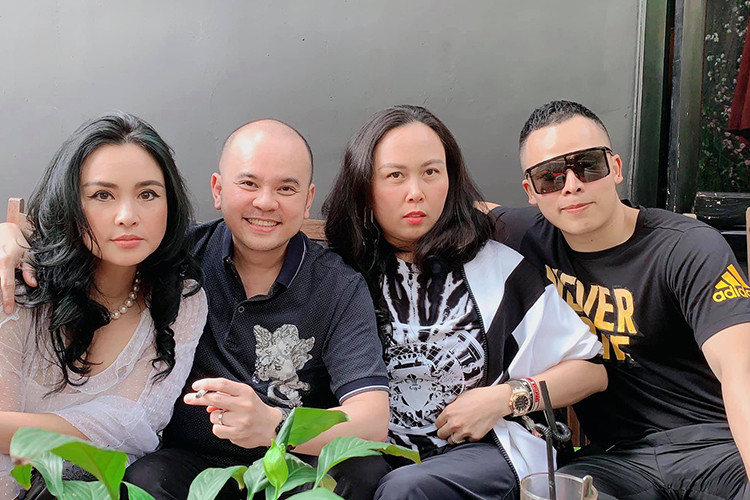 Khắc Tiệp và Phượng Chanel thân thiết do tìm được nhiều nét tương đồng trong quan điểm sống, sở thích ăn uống và phong cách làm việc.