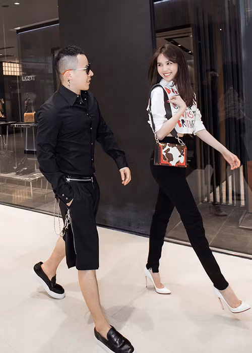 Đối Khắc Tiệp, Ngọc Trinh dường như có vị trí rất quan trọng bởi anh từng khẳng định: "Mất Ngọc Trinh tôi sẽ mất mọi thứ".