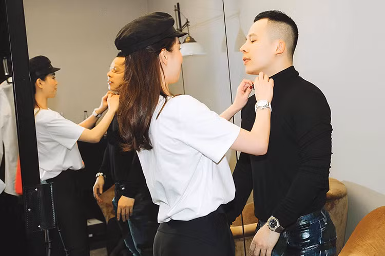 Tình bạn giữa ông bầu Khắc Tiệp và Ngọc Trinh đến nay đã được hơn 10 năm.