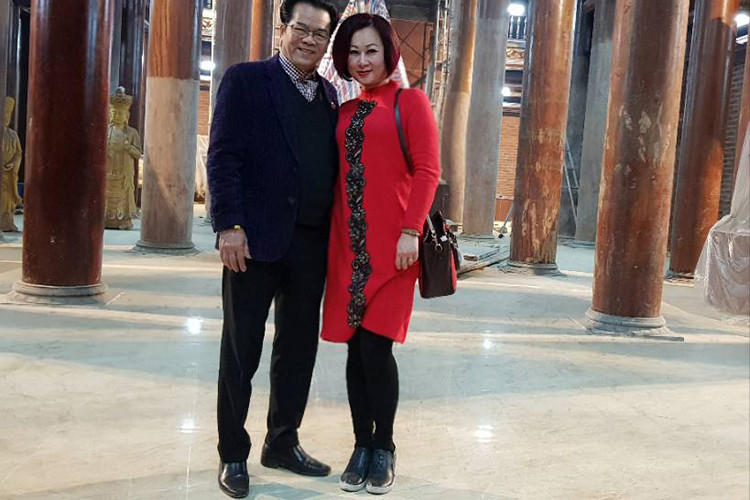 Trần Nhượng từng hết lời khen ngợi bà xã trước công chúng. Ảnh: FBNV