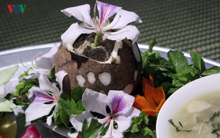 Ngoài vẻ đẹp tinh khôi, hoa Ban còn được bà con dân tộc lựa chọn làm nguyên liệu để chế biến những món ăn đặc sản mang đậm chất Tây Bắc.