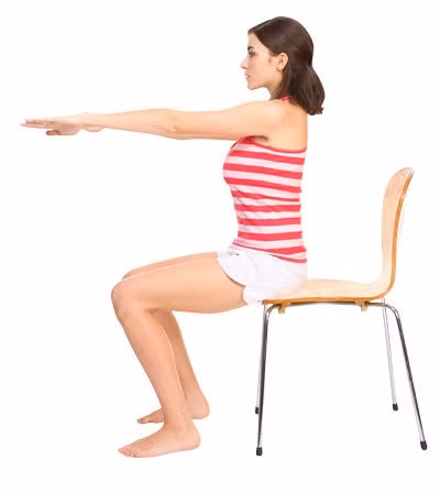 Khi mông bạn hạ đến vị trí ghế, hãy để mông chạm vào mép ghế, tạo thành với đầu gối một góc 90 độ. Hãy đảm bảo chiếc ghế đủ cao để thực hiện. Sau đó từ từ dùng gót chân cơ thể lên trong khi vẫn giữ vị trí mông, lưng và vai thật thẳng. Lặp lại động tác 20 lần.