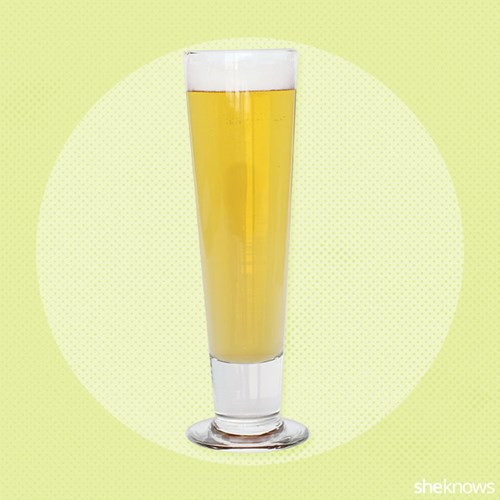 Bia nhẹ. Bia có lượng carbonhydrat cao hơn rượu nhưng nồng độ cồn lại ít hơn. Một cốc bia 0,35 lít chỉ chứa 60 calo. Vì vậy, các chuyên gia sức khỏe luôn khuyến cáo bạn thay bia bằng rượu.