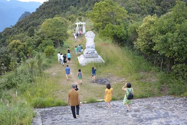 Dung de nhung dieu vun vat lam Bach Ma mat diem