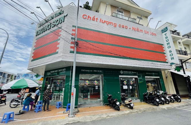 Thi truong nha thuoc canh tranh gay gat, Long Chau, An Khang co them doi thu