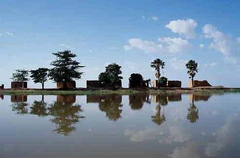 3. Sông Niger: Đây là con sông chính ở Tây Phi đã cướp đi sinh mạng của hơn 5.000 người và 30.000 động vật vào năm 2010. Con sông này cũng là nguồn lây lan dịch bệnh và là một trong những con sông nguy hiểm chết người nhiều nhất trên thế giới.