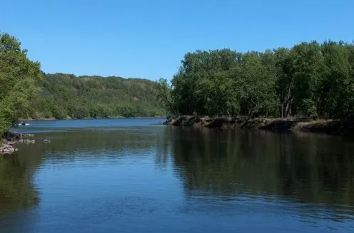 5. Sông Yenisei: Sông Yenisei dài 3.487 km và chảy qua 6 thành phố của Nga. Con sông này gây ra nhiều trận lũ lụt và dòng chảy dữ dội đã tấn công mọi thành phố xung quanh nó.