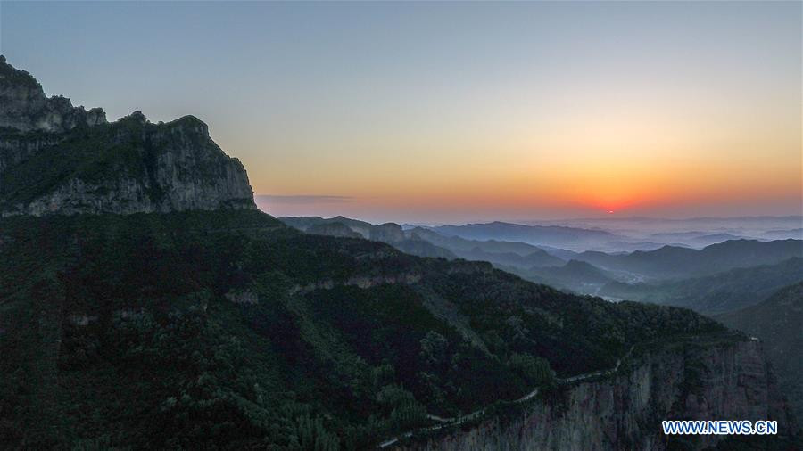 Guoliang còn được mệnh danh là “ngôi làng trên mây”.