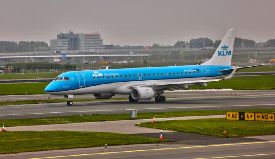 Roi vao dong co may bay, mot nguoi thiet mang