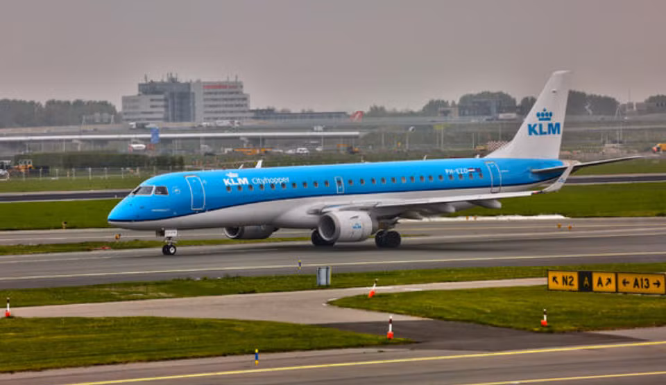Roi vao dong co may bay, mot nguoi thiet mang
