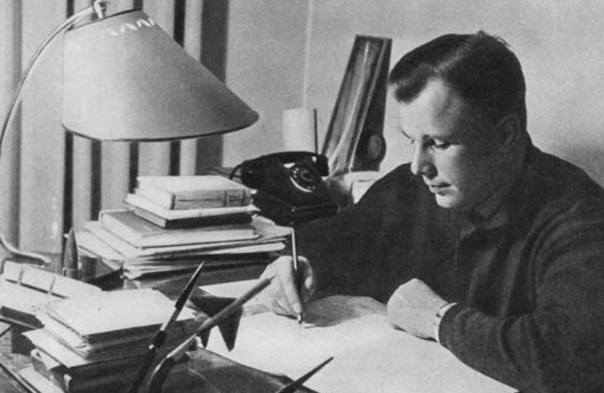 Gagarin đóng quân tại Căn cứ Không quân Luostari, trước khi được chọn tham gia chương trình không gian của Liên Xô cùng với 5 phi hành gia khác.