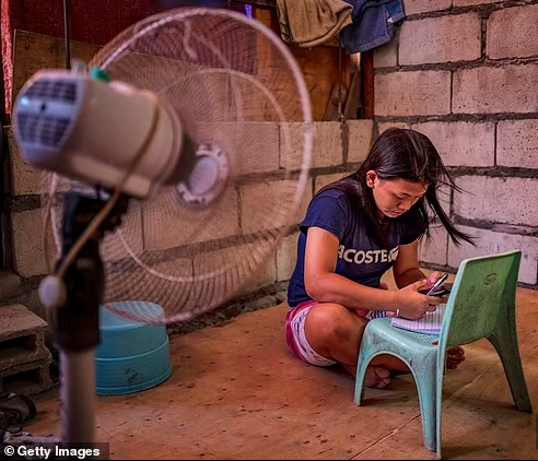 Canh nguoi dan quay cuong trong nang nong o Chau A-Hinh-5